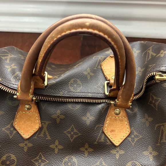 Louis Vuitton Purse - Picture 5 of 9